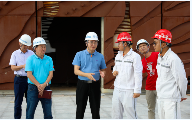 歡迎三沙市市委常委，市長(zhǎng)鄧忠蒞臨我司承接的三沙廣場(chǎng)項(xiàng)目，三沙文體館項(xiàng)目現(xiàn)場(chǎng)調(diào)研并指導(dǎo)